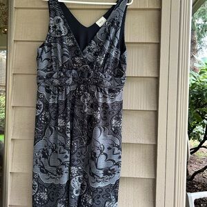 ECI Black and Gray V-Neck Midi Dress with Floral-Abstract Print
